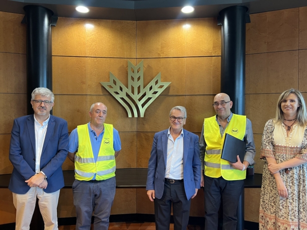 Firma del convenio (CAJA RURAL) Firma del convenio (CAJA RURAL)