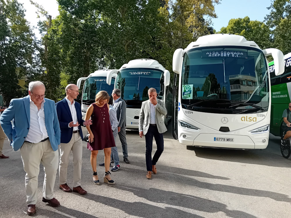 Presentación de los nuevos autobuses (JUNTA)