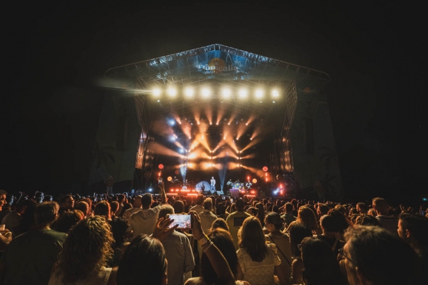 Panorámica del escenario del Tropicalia durante la actuación de Antoñito Molina (JM GRIMALDI)