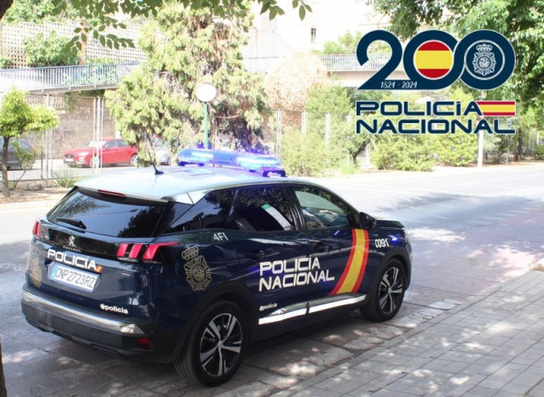 Vehículo de la policía Nacional (POLICÍA NACIONAL) Vehículo de la policía Nacional (POLICÍA NACIONAL)