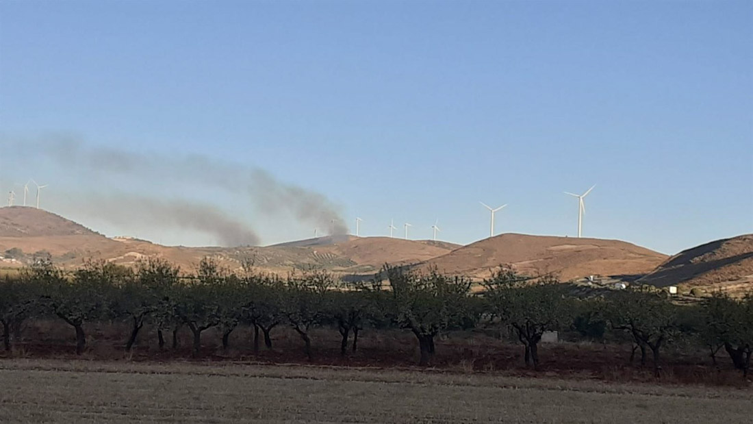 Vista del incendio forestal declarado en el término de Padul, en la mañana de este miércoles (PERFIL DEL INFOCA EN LA RED SOCIAL X)