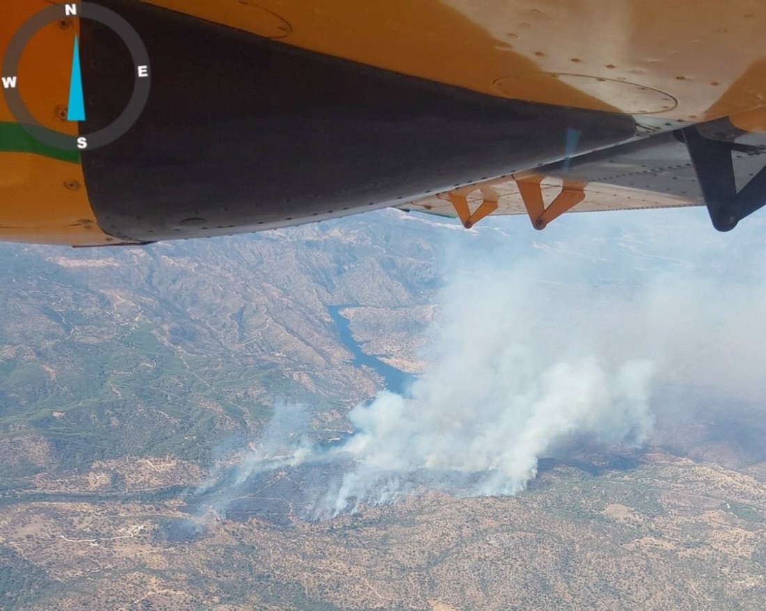 Imagen de la semana pasada del incendio tomada desde el avión de coordinación ACOA4, posicionado en el Aeropuerto de Granada (PLAN INFOCA)