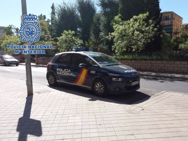 Imagen de archivo de un vehículo de la Policía Nacional en Granada (POLICÍA NACIONAL)