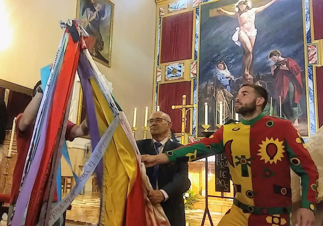 El Cascamorras, el mítico personaje que cada año parte de Guadix hacia Baza, en el norte de la provincia de Granada, para tratar de recuperar la talla de la Virgen de la Piedad (AYUNTAMIENTO DE GUADIX)