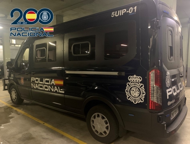 Vehículo de la Policía Nacional (POLICÍA NACIONAL) Vehículo de la Policía Nacional (POLICÍA NACIONAL)