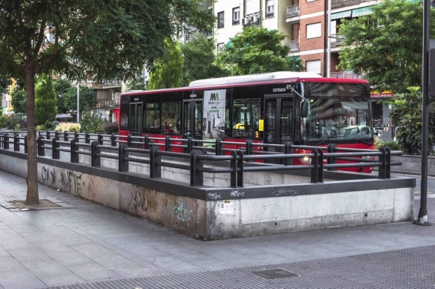 Autobús urbano por Camino de Ronda, en imagen de archivo (JUNTA)