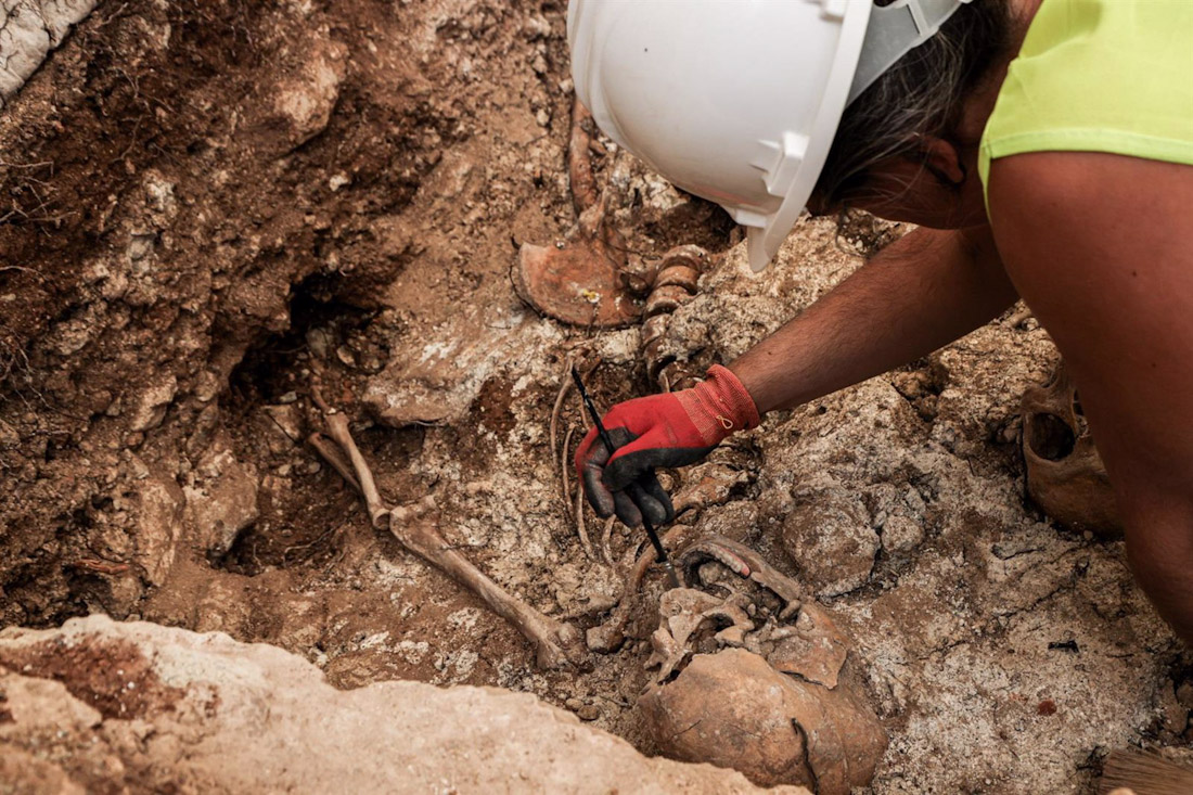 Trabajos de exhumación en el cementerio municipal de Padul (UGR)
