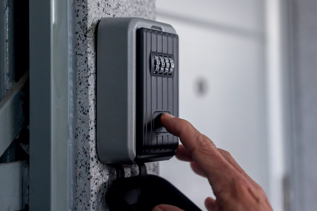 Caja de seguridad de una vivienda turística (RICARDO RUBIO - EUROPA PRESS)