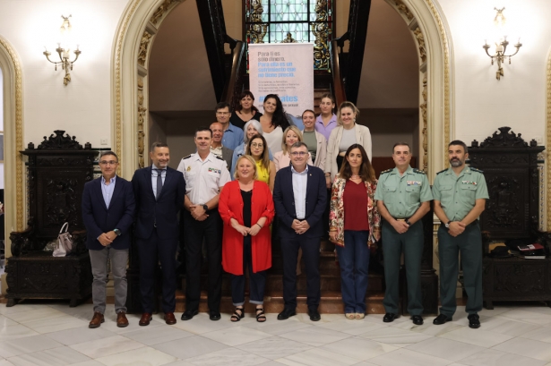 Foto de familia tras la reunión (SUBDELEGACIÓN)