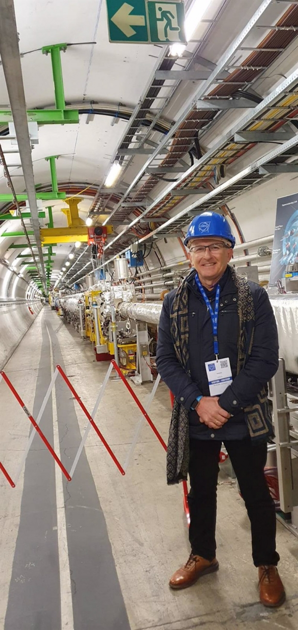 El vicerrector de Investigación y Transferencia de la UGR, Enrique Herrera, en una imagen de archivo en las instalaciones del CERN, en Suiza (UGR)