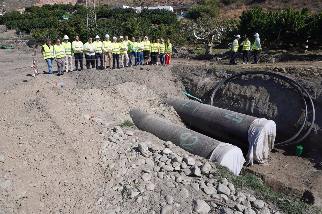 Visita a los trabajos para instalación de la tubería de las conducciones derivadas del sistema de presas Béznar-Rules, en imagen de archivo (DELEGACIÓN DEL GOBIERNO EN ANDALUCÍA) 