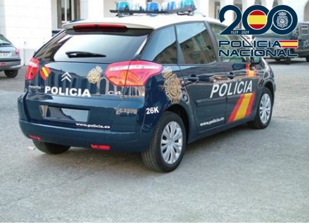 Vehículo de la Policía Nacional (POLICÍA NACIONAL) Vehículo de la Policía Nacional (POLICÍA NACIONAL)