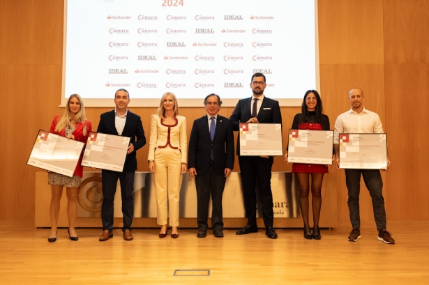 Foto de familia de los premiados (CÁMARA GRANADA) Foto de familia de los premiados (CÁMARA GRANADA)