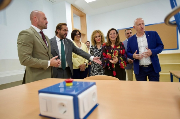 Inauguración del nuevo instituto de Alboltoe (JUNTA)