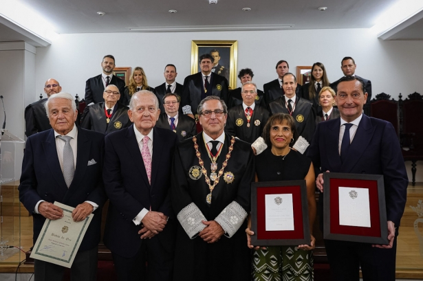 Entrega de los botones de oro y plata (COLEGIO DE ABOGADOS) Entrega de los botones de oro y plata (COLEGIO DE ABOGADOS)