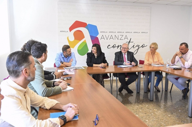 Reunión de la comisión de seguimiento de las obras del metro entre el Ayuntamiento de Armilla y la Junta de Andalucía, con la alcaldesa, Loli Cañavate, y el delegado de Fomento, Antonio Ayllón (AYUNTAMIENTO)