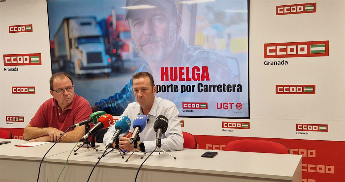 José López Bravo, de CCOO, y Antonio Muñoz, de UGT, explican la huelga del transporte en Granada (CCOO)