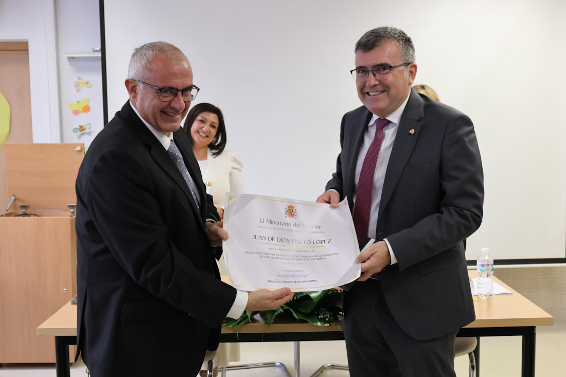 Entrega del diploma (SUBDELEGACIÓN)