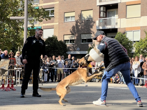 Exhibición de la Unidad Canina de la Policía Local (GRANADA NOIR)