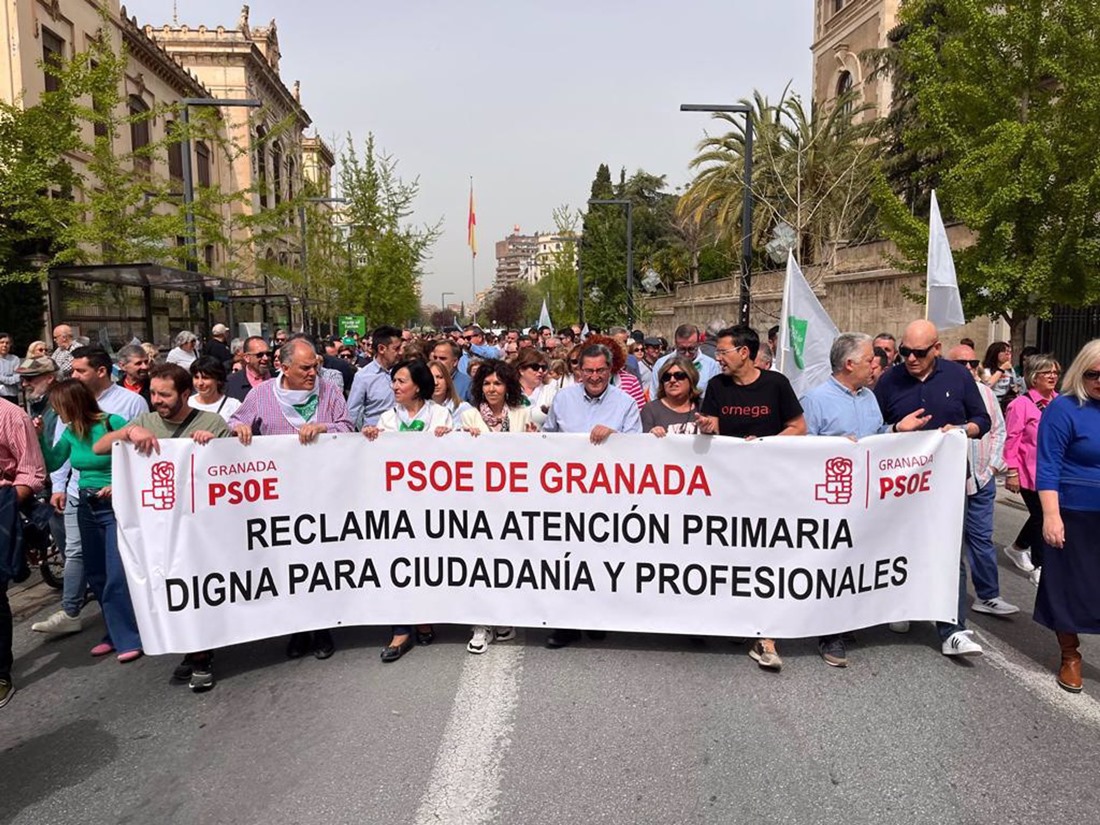 Imagen de archivo del PSOE en una manifestación de Marea Blanca en Granada (PSOE-A)
