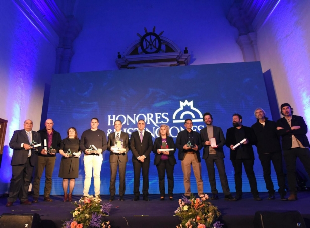 Foto de familia de lao galardonados (DIPUTACIÓN DE GRANADA)