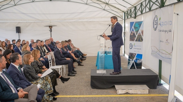 El delegado del Gobierno en Andalucía, Pedro Fernández, interviene en el acto de 25º aniversario de Aguasvira (DELEGACIÓN DEL GOBIERNO EN ANDALUCÍA)