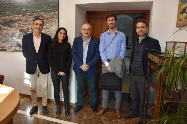 Presentación de la empresa que gestionará la ayuda a domicilio (AYTO. BAZA)