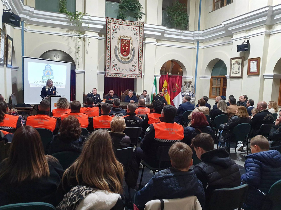 Acto del Día del Voluntariado, con la entrega de distinciones, de la Agrupación Protección Civil de Guadix (AYTO.DE GUADIX)