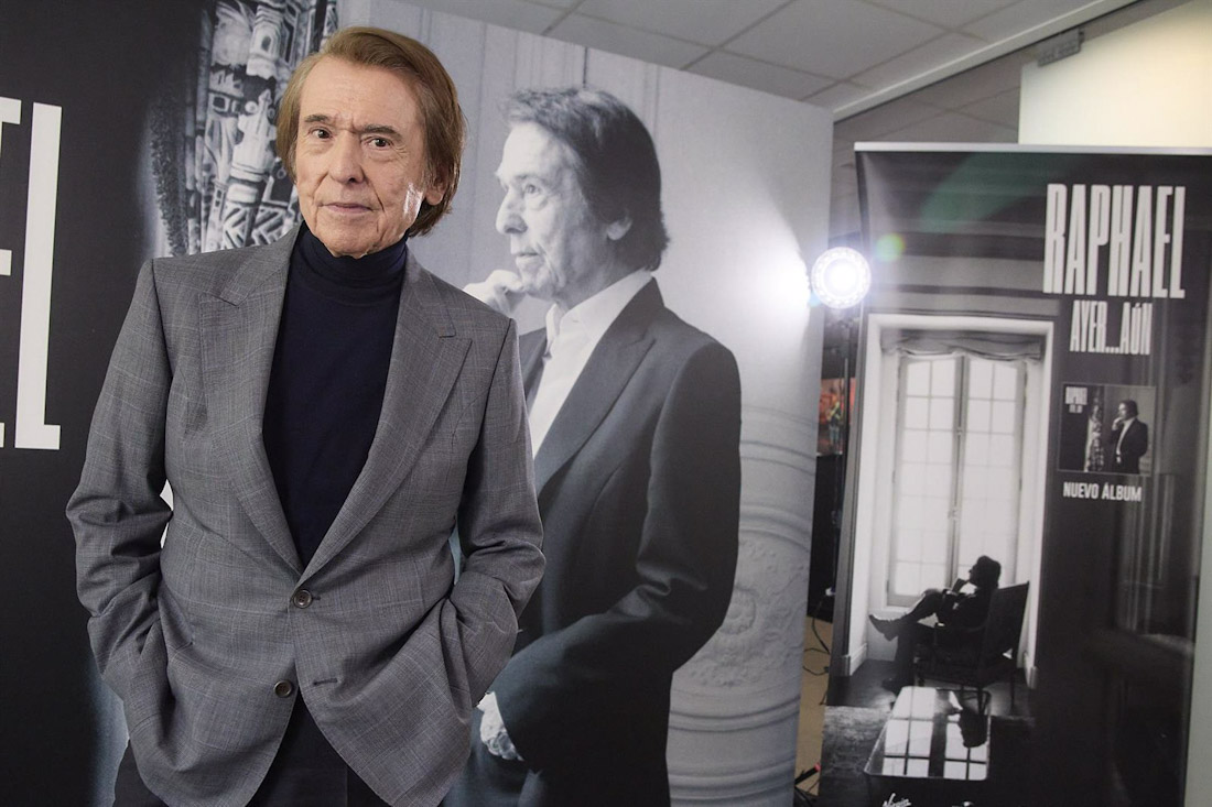 Raphael, durante la presentación de su álbum ‘Ayer... aún’, en las oficinas de Universal, a 22 de noviembre de 2024 (JESÚS HELLÍN - EUROPA PRESS)