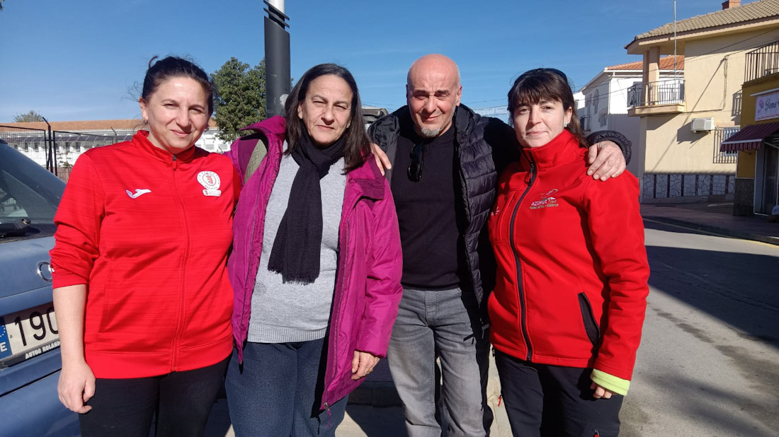 La concejala de IU, Paquí García (derecha) con otra miembro de la asamblea de IU y dos representantes de Comisiones Obreras (IU)