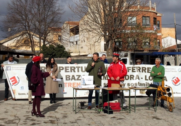 Jornada reivindicativa en Baza para exigir al Gobierno la vuelta del tren Guadix-Lorca (ASOCIACION AMIGOS DEL FERROCARRIL) Jornada reivindicativa en Baza para exigir al Gobierno la vuelta del tren Guadix-Lorca (ASOCIACION AMIGOS DEL FERROCARRIL)