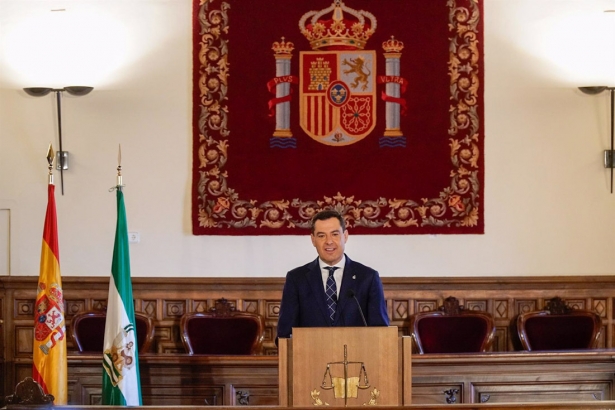 El presidente de la Junta de Andalucía, Juanma Moreno, interviene en el encuentro anual de presidentes de tribunales superiores de Justicia de España. (ARSENIO ZURITA)