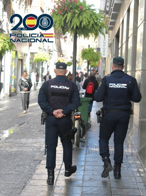 Agentes de la policía Nacional (POLICÍA NACIONAL)