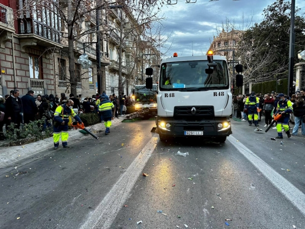 Dispositivo de limpieza en la capital (AYTO. GRANADA)