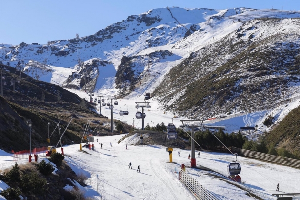 La estación de esquí de Sierra Nevada, en imagen de archivo (ÁLEX CÁMARA / EUROPA PRESS)