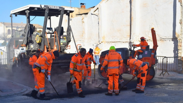 Trabajos de asfaltado (AYTO. CHAUCHINA)