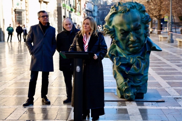 La alcaldesa de Granada, Marifrán Carazo, comparece ante los medios en Plaza Nueva (AYTO. GRANADA) La alcaldesa de Granada, Marifrán Carazo, comparece ante los medios en Plaza Nueva (AYTO. GRANADA)
