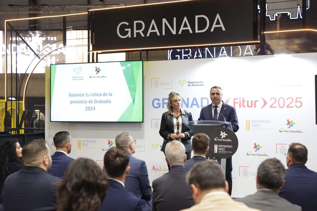 El presidente de la Diputación, Francis Rodríguez, en FITUR (DIPGRA)