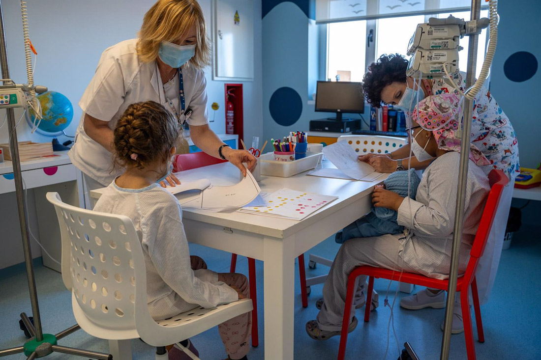 El Hospital Virgen de las Nieves estrena una ludoteca para los menores de Oncopediatría. (JUNTA DE ANDALUCÍA)