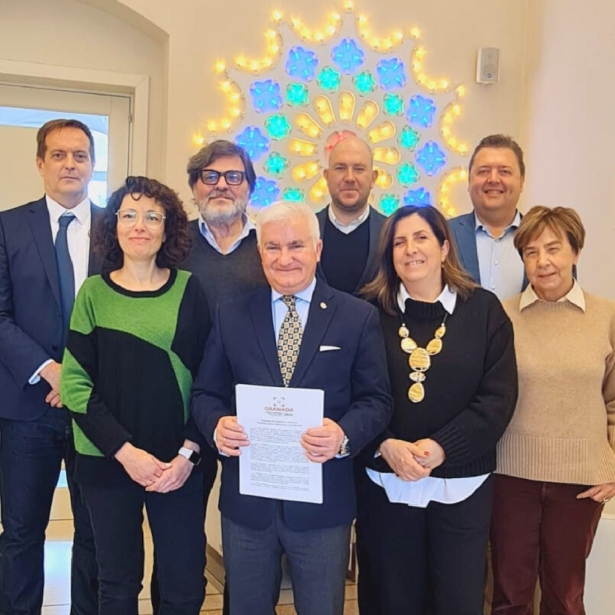 Firma de la adhesión (AYTO. GRANADA) Firma de la adhesión (AYTO. GRANADA)