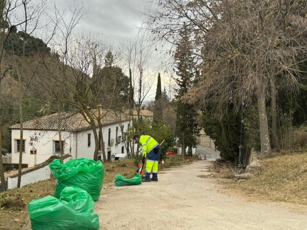 Tareas de limpieza (AYTO. GRANADA) Tareas de limpieza (AYTO. GRANADA)