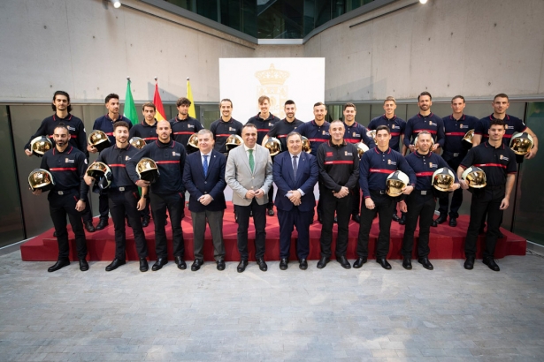 La Diputación de Granada acoge la toma de posesión de 19 nuevos bomberos (ANTONIO L. JUÁREZ)
