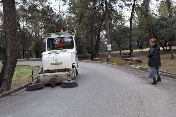 Limpieza en la zona recreativo de Sierra Elvira (AYTO. ALBOLOTE)