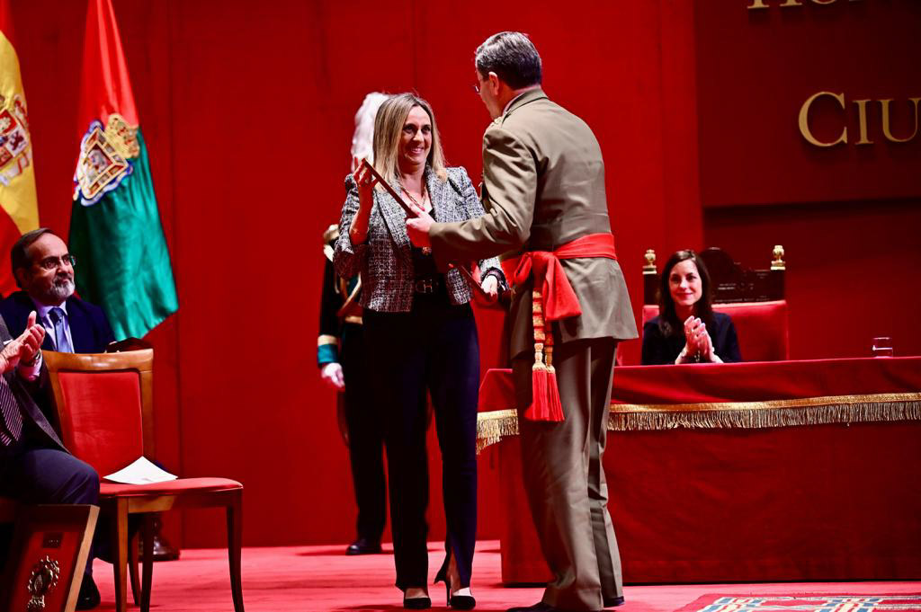 El jefe del Estado Mayor del Ejército de Tierra, Amador Enseñat y Berea, nombrado Hijo Adoptivo (AYTO. GRANADA)