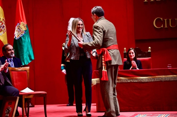 El jefe del Estado Mayor del Ejército de Tierra, Amador Enseñat y Berea, nombrado Hijo Adoptivo (AYTO. GRANADA)