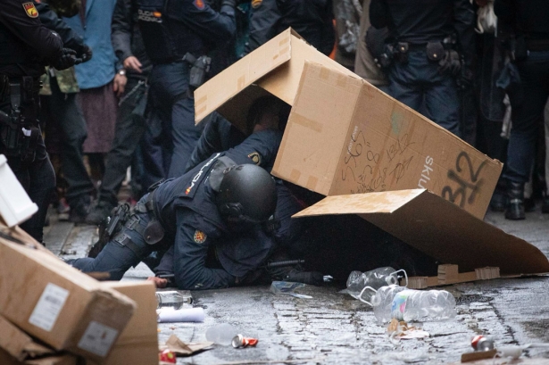 Desalojo del edificio ocupado (ANTONIO L. JUÁREZ) Desalojo del edificio ocupado (ANTONIO L. JUÁREZ)