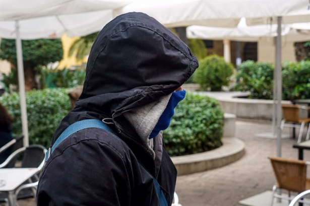 Transeúntes abrigado por calles céntricas de la capital. Imagen de archivo (EDUARDO BRIONES - EUROPA PRESS) Transeúntes abrigado por calles céntricas de la capital. Imagen de archivo (EDUARDO BRIONES - EUROPA PRESS)