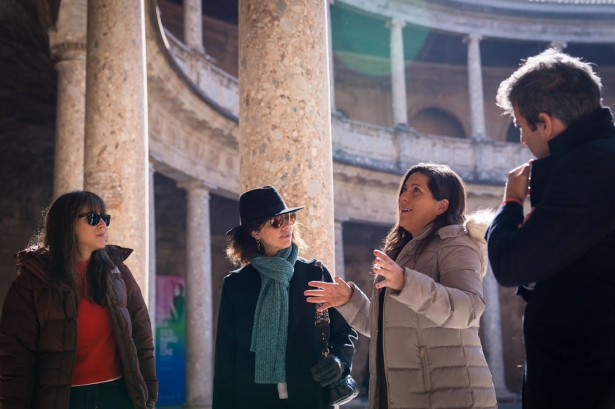 Visita de Maribel Verdú a la Alhambra, en el Palacio de Carlos V (PERFIL DEL PATRONATO DE LA ALHAMBRA EN `X`)