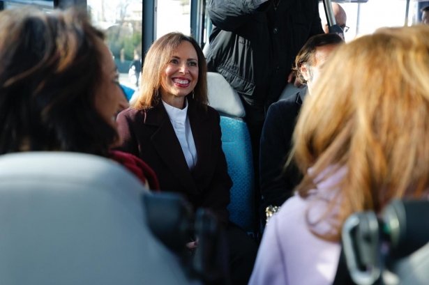 Presentación de los nuevos autobuses híbridos (JUNTA)