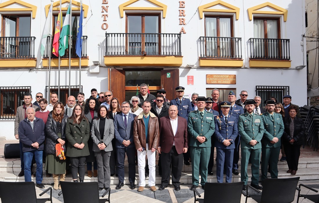 Autoridades y familiares participantes en el homenaje (AYTO. GUEJAR SIERRA)
